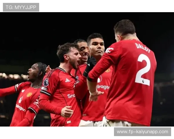 曼联33岁铁腰大爆发！近5场独造4球，曼联官宣续约铁卫