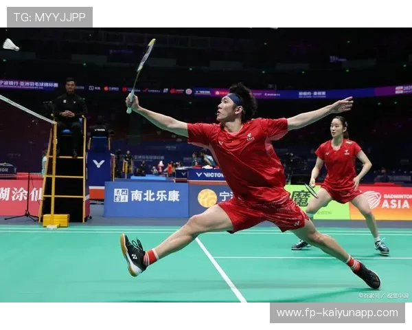 中国羽毛球队混双反击：连续扣杀成就胜利的节拍